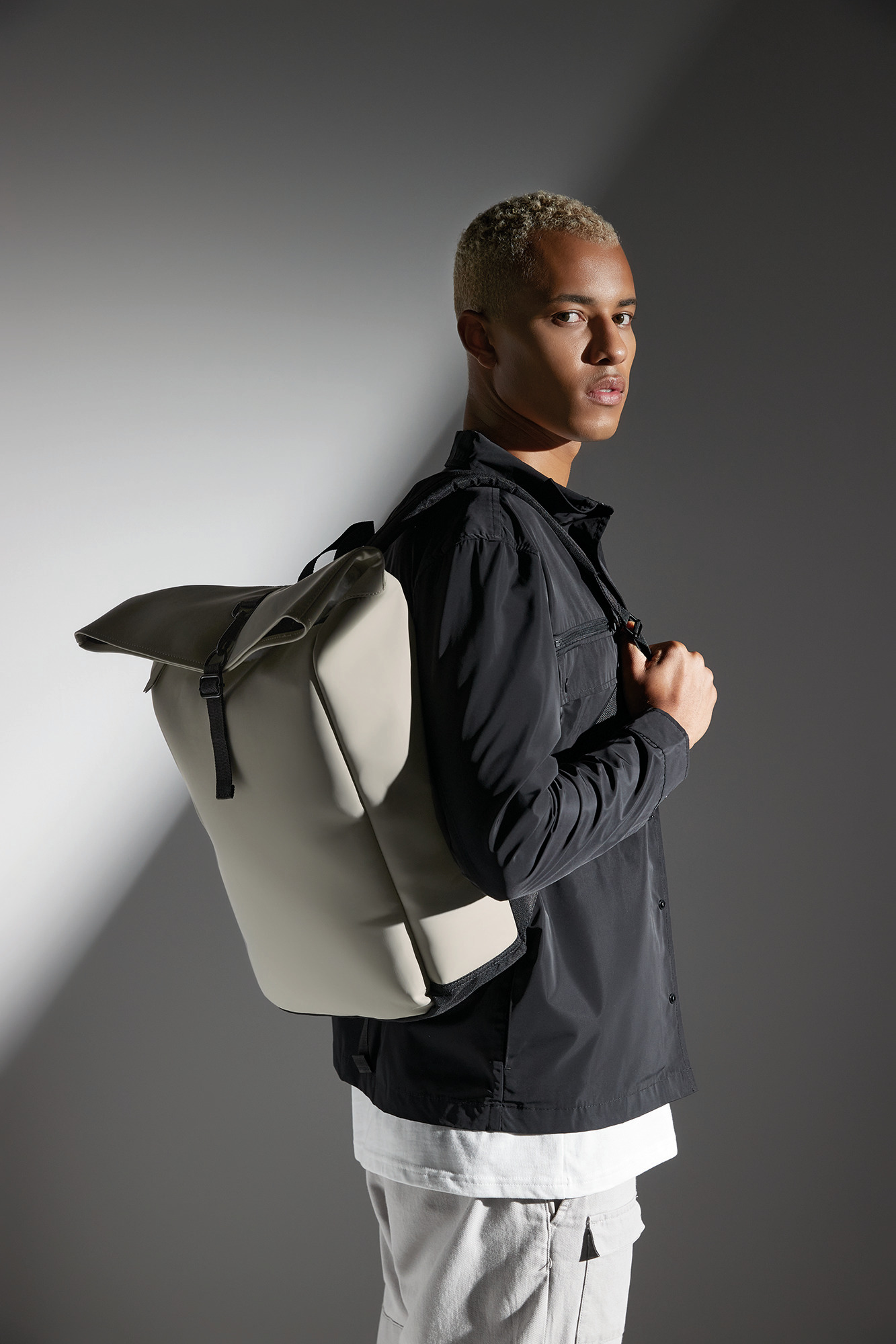 Miniature 1 pour Sac à dos avec rabat roll-top en polyuréthane mat